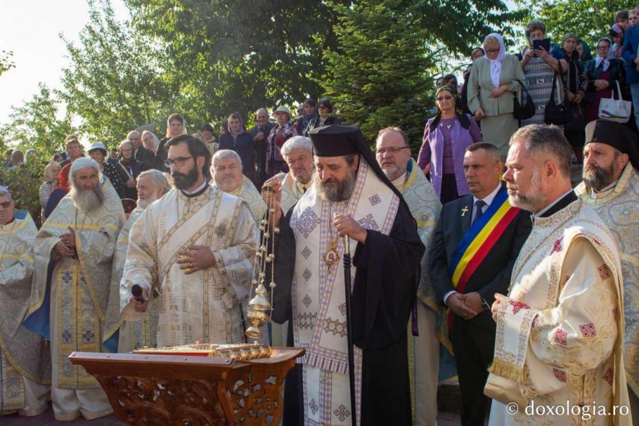 Slujba de resfințire a bisericii din Prigoreni / Foto: Mihail Vrăjitoru