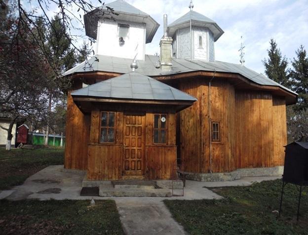 Biserica - vedere exterioară